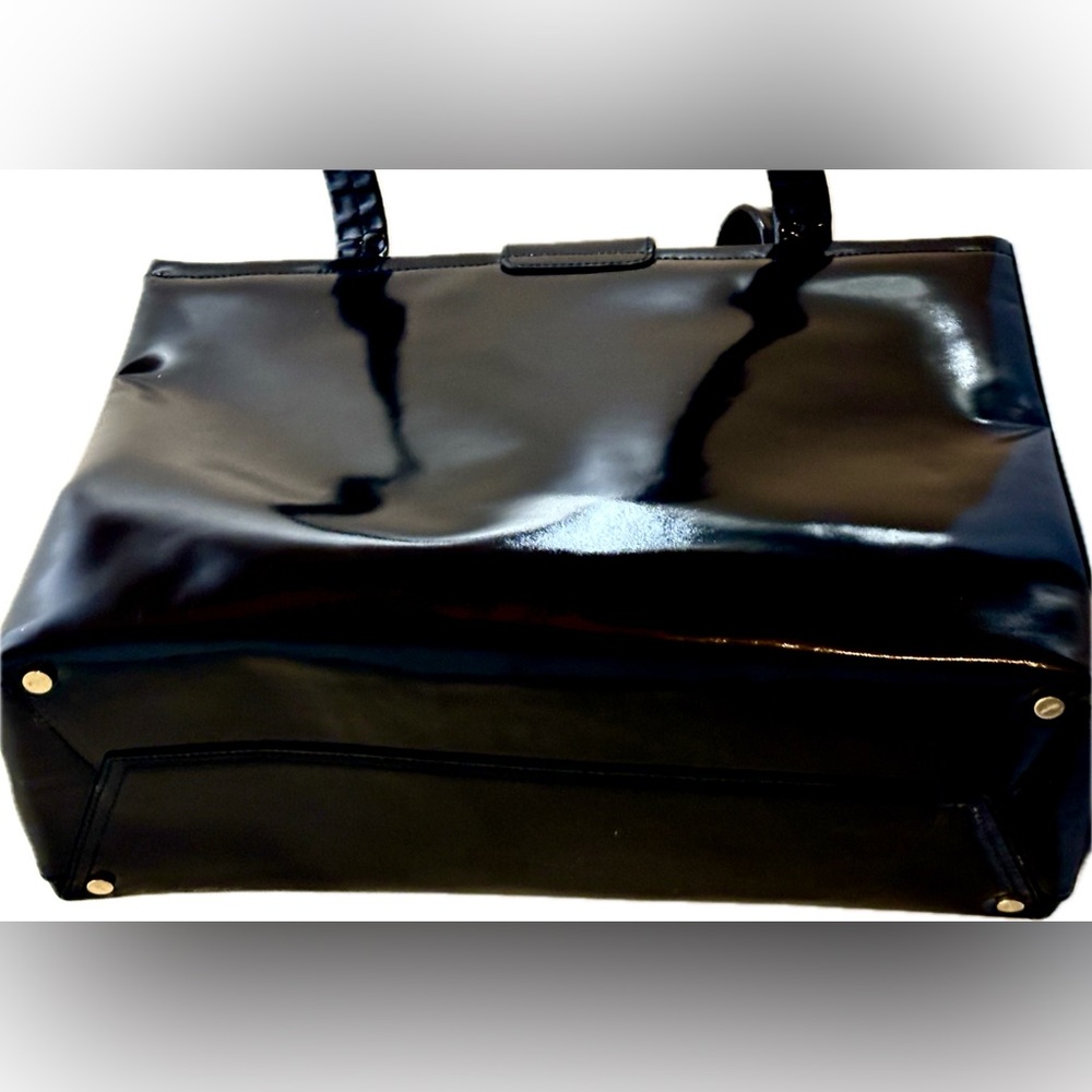 Salvatore Ferragamo Black Shoulder Bag with Gold Clasp - Picture 4 of 15
